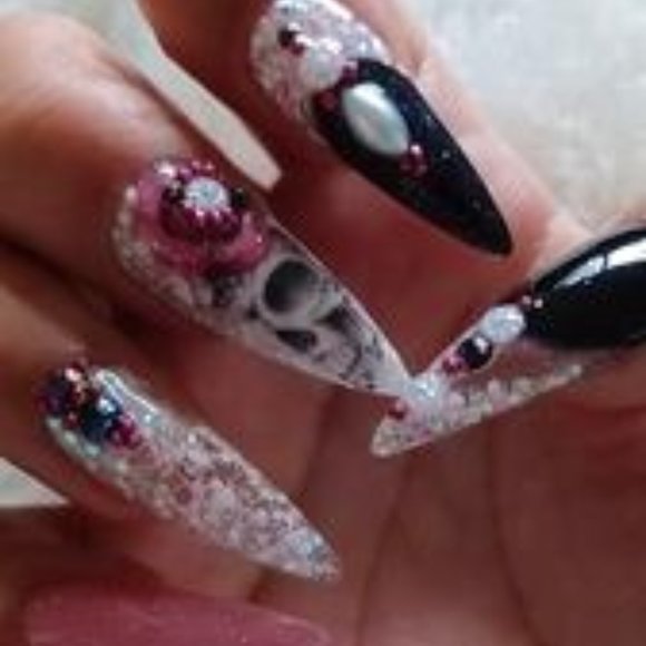 Gothic pastel Sugar skull  luxury press on nails white black n pink - Picture 3 of 3